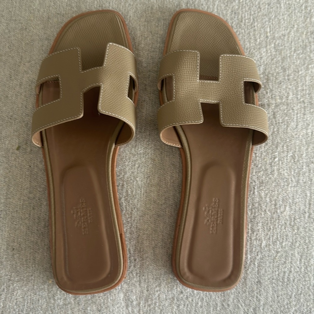 Hermes Oran Taupe Color Epsom Leather Sandals Slides Size 39